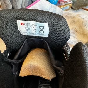 Cloud rock waterproof, like new, black.